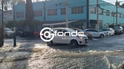 URGENTE: Gigantesca fuga de agua provoca un ‘río’ y desperdició de miles de litros