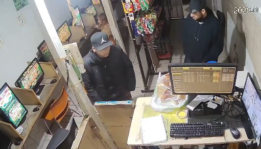 VIDEO: Sujetos hacen extraña pregunta a un locatario y luego lo acribillan