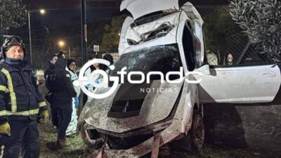 FATAL ACCIDENTE. Dos hombres iban en un auto deportivo, chocaron y uno perdió la vida