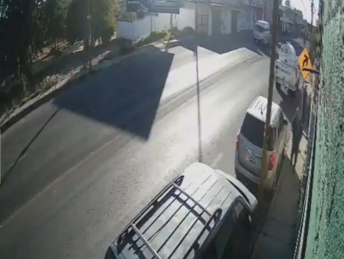 VIDEO: Empleado de gasera roba un perrito rottweiler; era un regalo de Día de Reyes