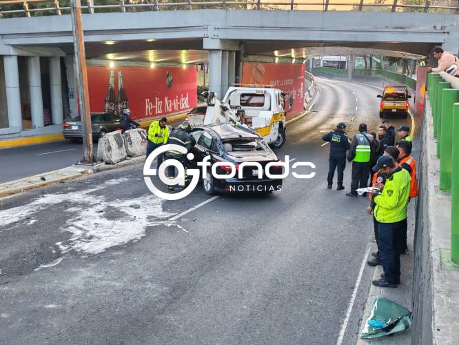 VIDEO. Muere automovilista tras sufrir una volcadura durante la madrugada sobre Viaducto