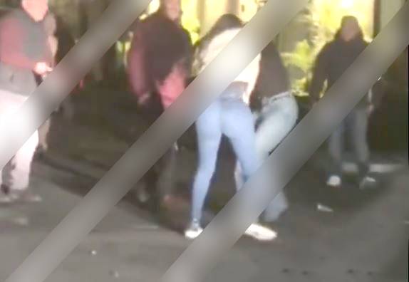 VIDEO: Mujeres borrachas arman tremenda campal afuera de un bar