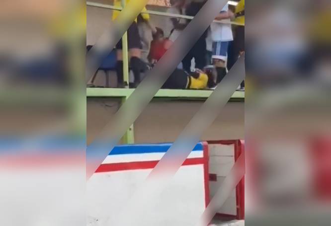 VIDEO: Esposas de jugadores dan golpiza a la árbitra porque su equipo perdió