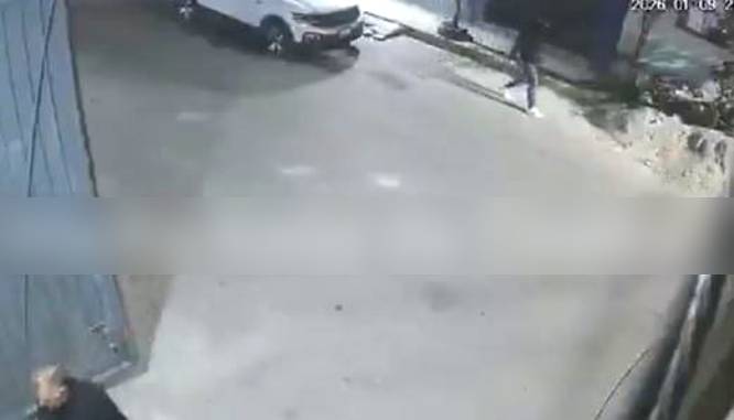 VIDEO: Asaltante dispara al aire para quitarle su camioneta a un vecino en Edomex