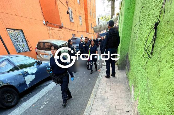 VIDEO. Carlos estaba en la calle cuando delincuentes en moto lo acribillaron por la espalda