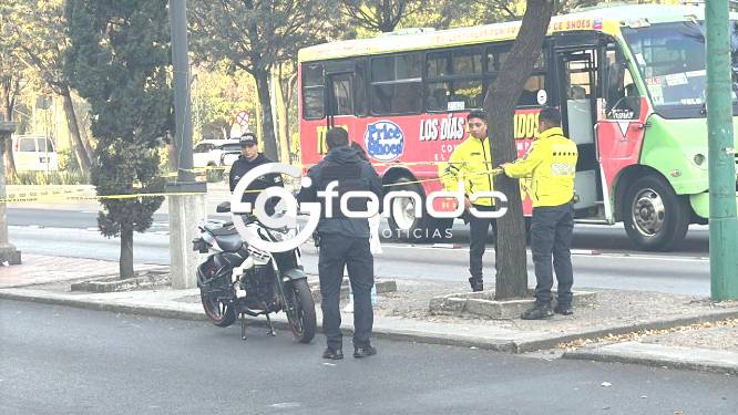 LAMENTABLE. Axel tenía 26 años y manejaba una moto Pulsar; derrapó junto a estación del Metrobús y murió