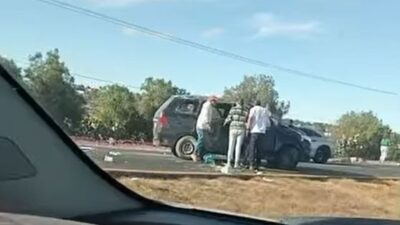 VIDEO. Siete mujeres viajaban en una camioneta Toyota, volcaron y dos murieron en Edomex