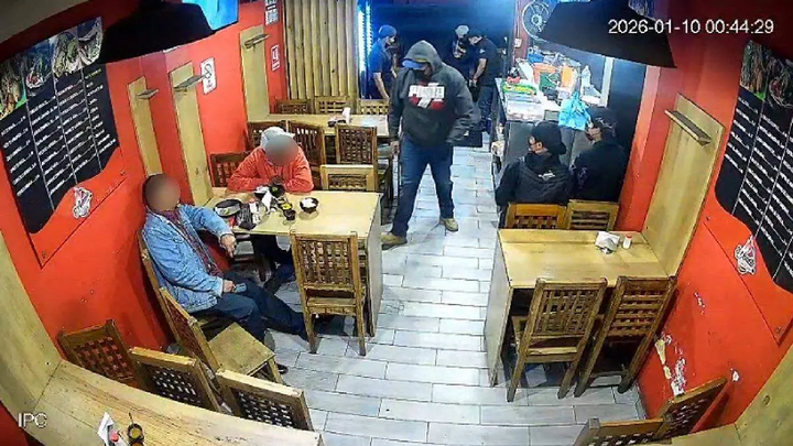 VIDEO: Cliente de taquería intentó ser héroe y asaltante lo mata de manera brutal