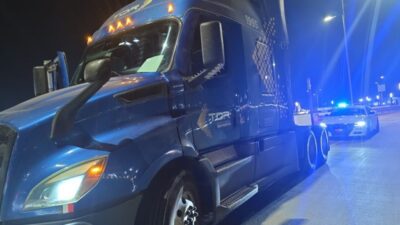 ATENCIÓN: Criminales roban tráiler y lo abandonan con 3 millones y medio en mercancía