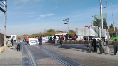 VIDEO: Transportistas bloquean avenidas y accesos a CDMX; desquician a miles de personas