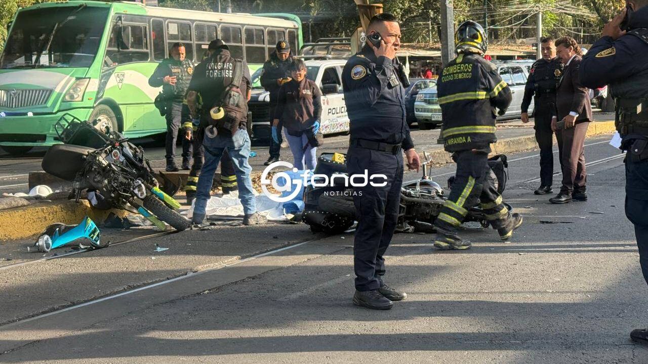 VIDEO. Motocicletas chocan de frente; un conductor queda sin vida y otro está grave