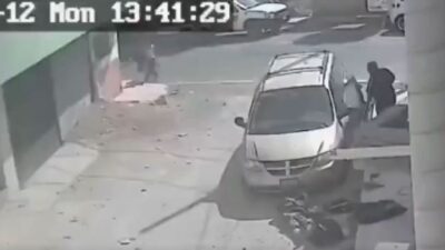 VIDEO: Conductor le aplasta el tórax a un hombre que dormía en la calle