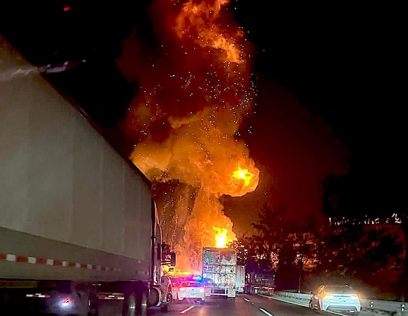 ÚLTIMA HORA. Explota una pipa de gas en autopista México-Querétaro; reportan varios heridos