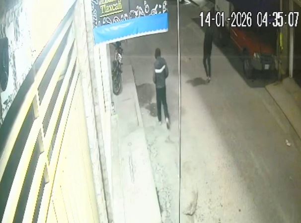 VIDEO: Criminales recorren las calles y roban motos con toda tranquilidad