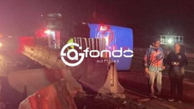 APARATOSO: Autobús de pasajeros se estrella y causa un desastre con heridos en autopista de Edomex