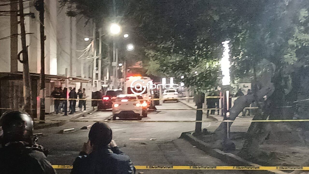 VIDEO: Policías repelen agresión de criminales y balean a dos sujetos