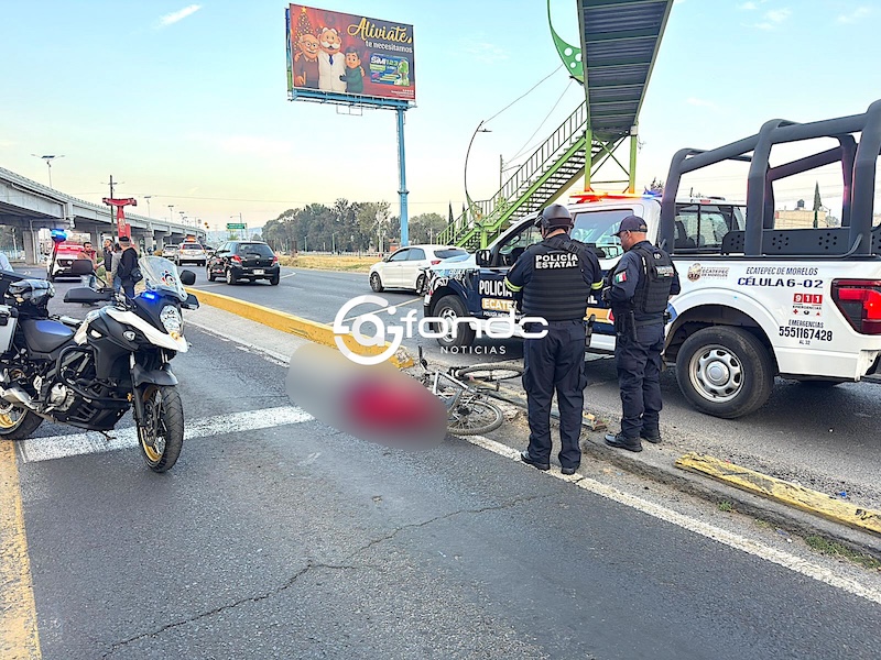 LAMENTABLE. Felipe salió en su bicicleta a comprar material y quedó sin vida en el carril del Mexibús