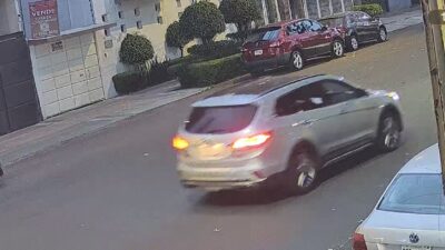 VIDEO: Conductor imprudente arrolla a un señor y sigue su marcha ‘como si nada’