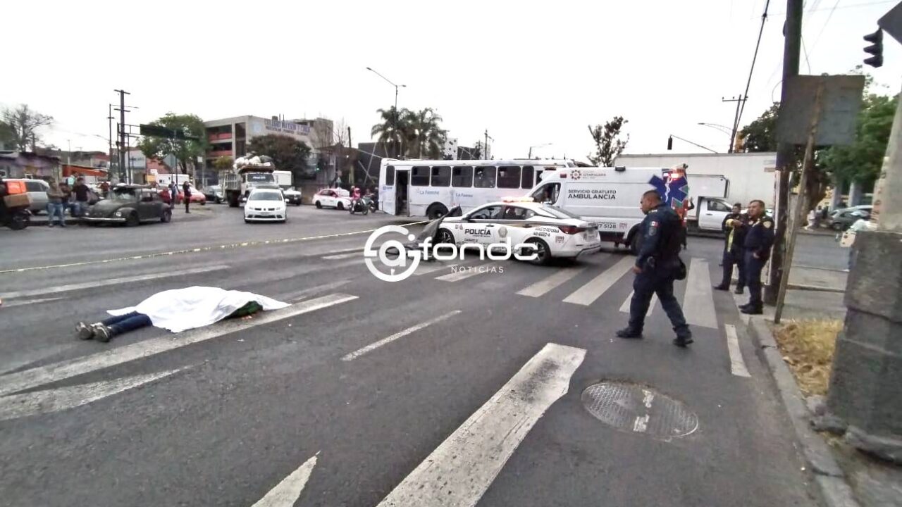 LAMENTABLE. Él iba en su bicicleta cuando un trailero lo arrolló y se dio a la fuga