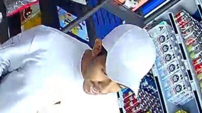 VIDEO: Ratero con cuchillo mata a la dueña de una tienda de ropa