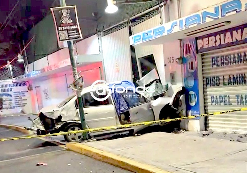 IMPRUDENCIA. Joven de 22 años se estrella a toda velocidad contra una fachada y muere al instante