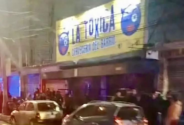 ATAQUE: Desconocidos discuten con guardias de bar ‘La Tóxica’ y matan a uno