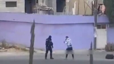 VIDEO: Policía municipal no puede contra un borracho; graban pelea en la calle