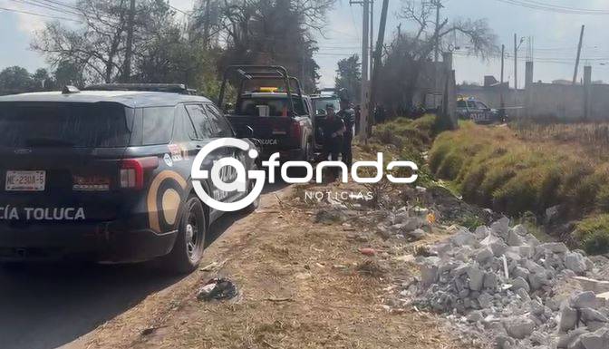 URGENTE: Encuentran a una mujer sin vida tirada en un predio baldío en Edomex