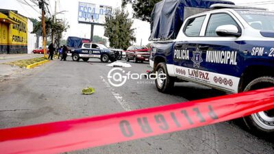 DRAMÁTICO. Al papá de Noemí se le doblaron las piernas al ver a su hija sin vida sobre el pavimento