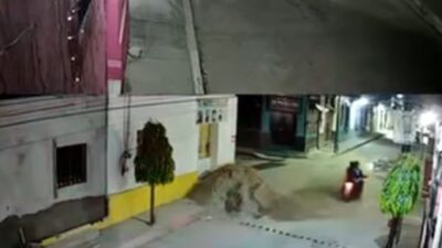 VIDEO: Sujeto pasa por un montón de arena y sale ‘volando’ con todo y su Itálika