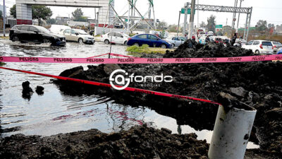 PARADOJA. Miles de litros se desperfician por enorme fuga de agua, mientras vecinos padecen grave desabasto