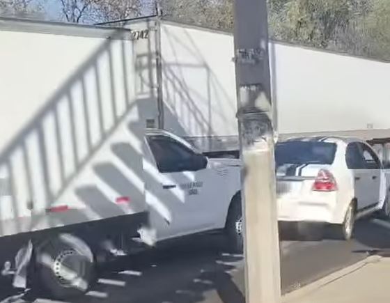 VIDEO. Conductores furiosos se ‘vuelven locos’ en plena autopista y provocan destrozos