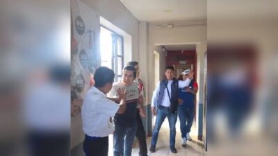 VIDEO: ‘¡Ya, cabrones!’; clientes borrachos golpean a meseros de un restaurante