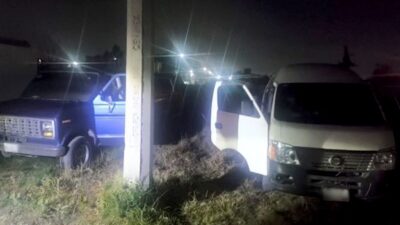 CÓMPLICES: Policías descubren toma clandestina de combustible y vecinos salen a atacarlos en Edomex