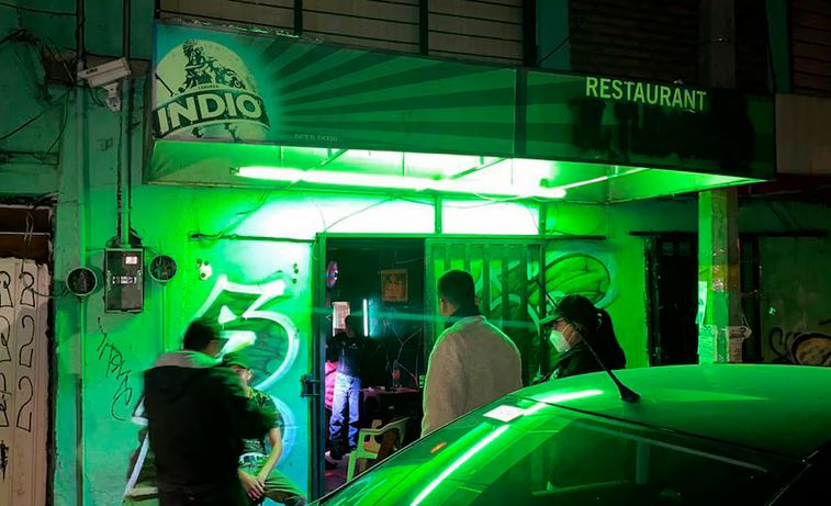 EXTORSIÓN: ‘¡Ayúdame!’; mujeres fingen ser agredidas para estafar a hombres afuera de bares o antros