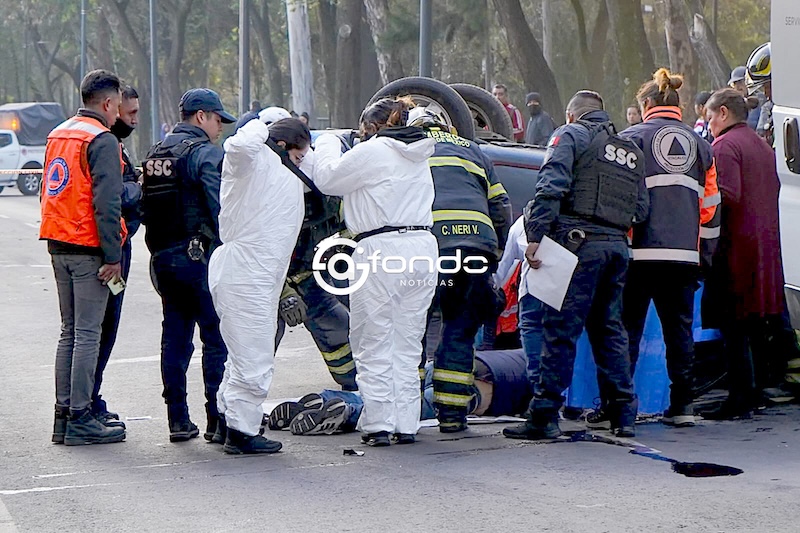 TRAGEDIA. Conductor de un Aveo pierde la vida al volcar frente a estación del Metrobús