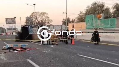 URGENTE: Choque entre tres vehículos deja dos personas muertas en autopista de Edomex