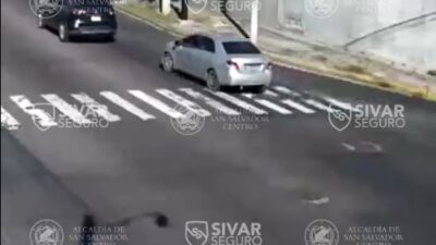 VIDEO: Graban brutal accidente; dos motociclistas salen disparados y azotan en el asfalto