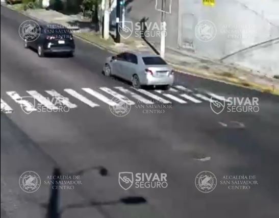 VIDEO: Graban brutal accidente; dos motociclistas salen disparados y azotan en el asfalto