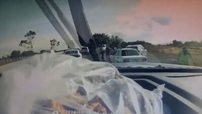 VIDEO. Graban a policías ministeriales que intentan robar camioneta y dan brutal golpiza a conductor