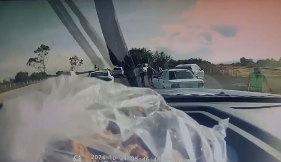 VIDEO. Graban a policías ministeriales que intentan robar camioneta y dan brutal golpiza a conductor