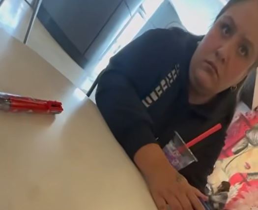 VIDEO. Delincuentes citan a jóvenes en una plaza para estafarlos y robarles su automóvil en Edomex