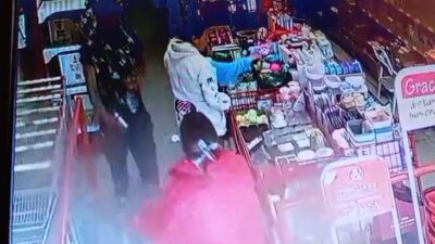 VIDEO: Sujetos entran armados a una tienda 3B par llevarse mercancía en Edomex