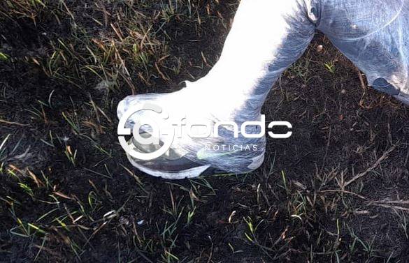 MACABRO. Dejan totalmente emplayado el cuerpo de un hombre joven en carretera del Edomex