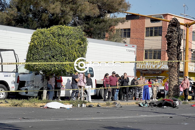 LAMENTABLE. Una joven muere en accidente de moto y policías de Neza provocan agresión contra periodistas