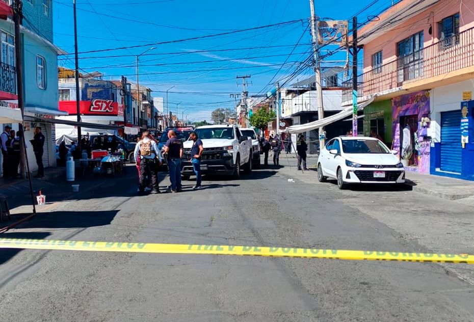 VIDEO: Dueño de local de carnitas dispara al aire y luego termina con su vida