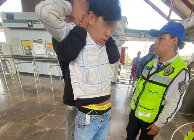 JUSTICIERO: Joven descubre a ratero en el Metro y le da un buen escarmiento