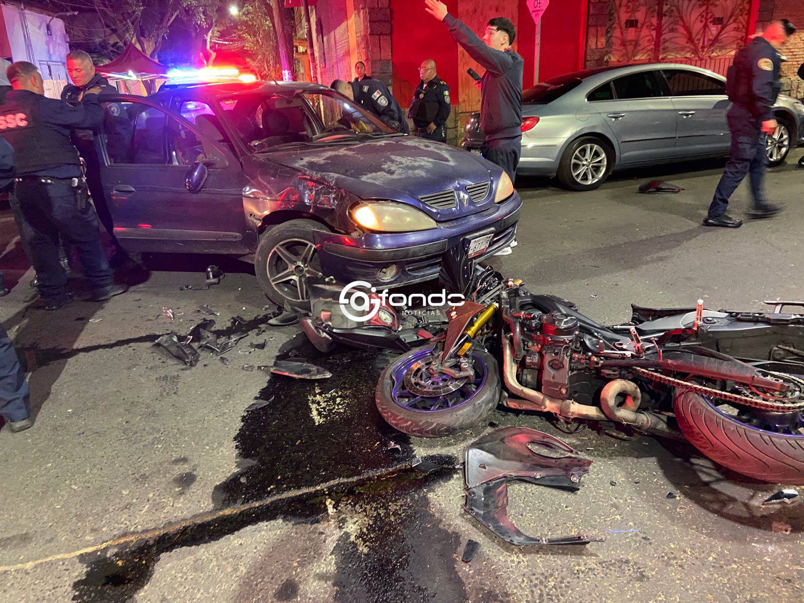 LAMENTABLE. Dos mujeres iban en moto a toda velocidad, chocaron y una ...