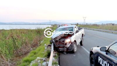 ÚLTIMA HORA. Joven muere al chocar de frente dos camionetas en autopista del Edomex
