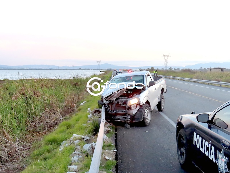 ÚLTIMA HORA. Joven muere al chocar de frente dos camionetas en autopista del Edomex
